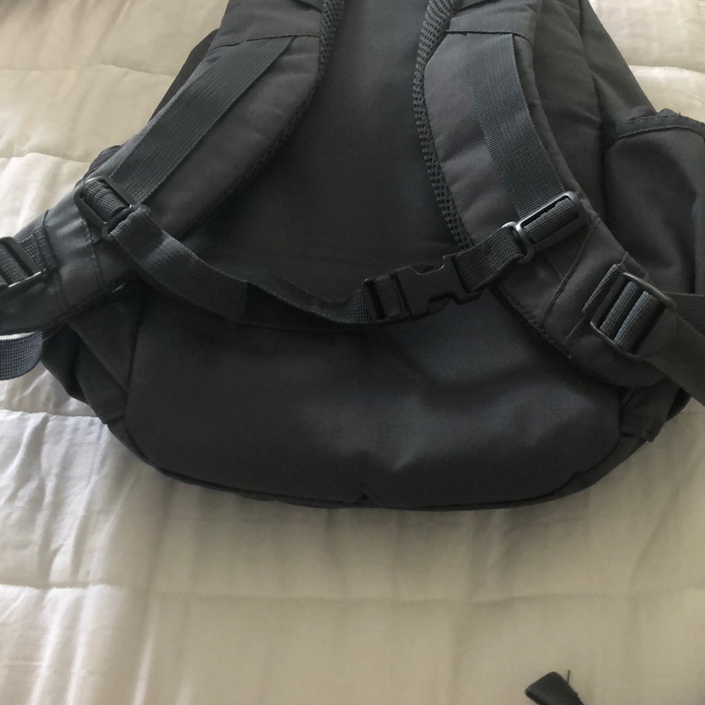 Backpack - Picture 4 of 5